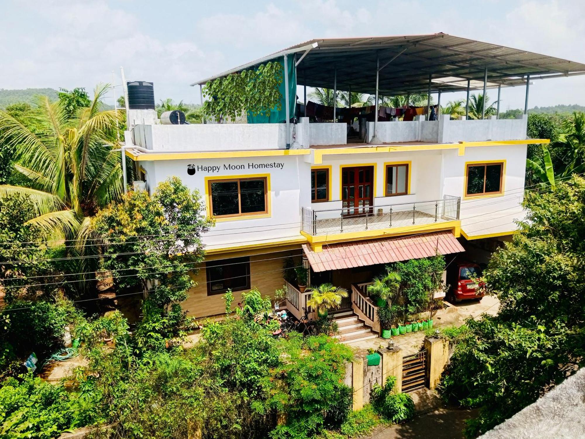 Happy Moon Homestay Aldona Exterior photo